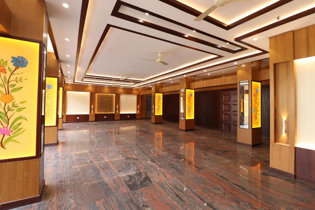Jjk Rukmini Vilas Hotel & Banquet 무자파르푸르 외부 사진