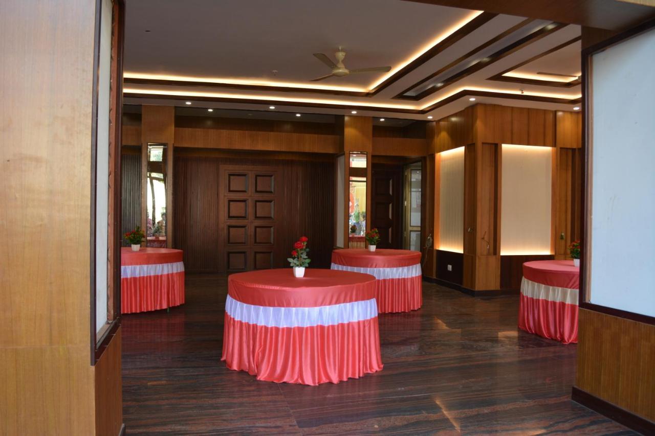 Jjk Rukmini Vilas Hotel & Banquet 무자파르푸르 외부 사진