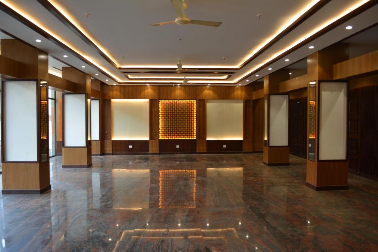 Jjk Rukmini Vilas Hotel & Banquet 무자파르푸르 외부 사진