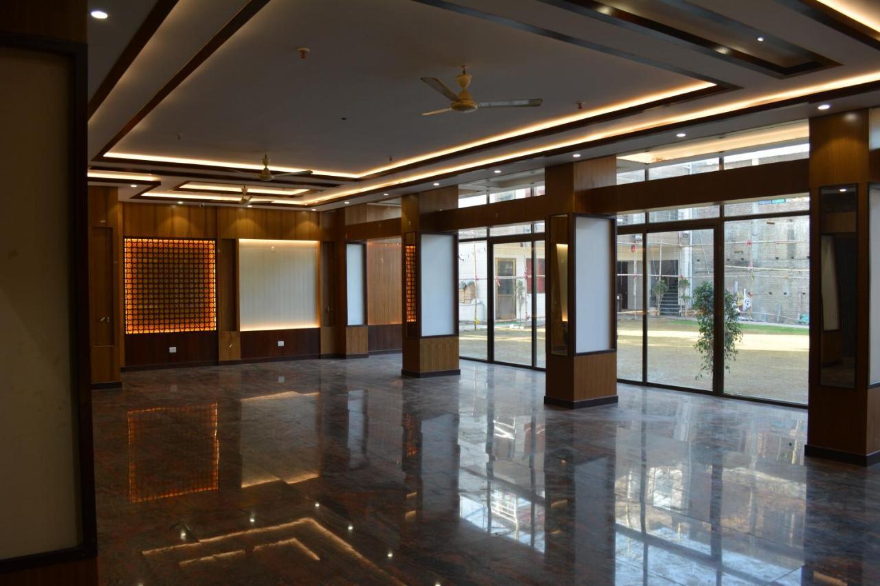 Jjk Rukmini Vilas Hotel & Banquet 무자파르푸르 외부 사진
