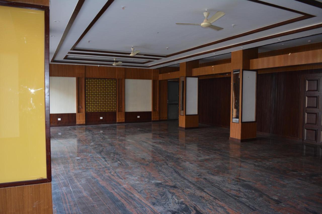 Jjk Rukmini Vilas Hotel & Banquet 무자파르푸르 외부 사진