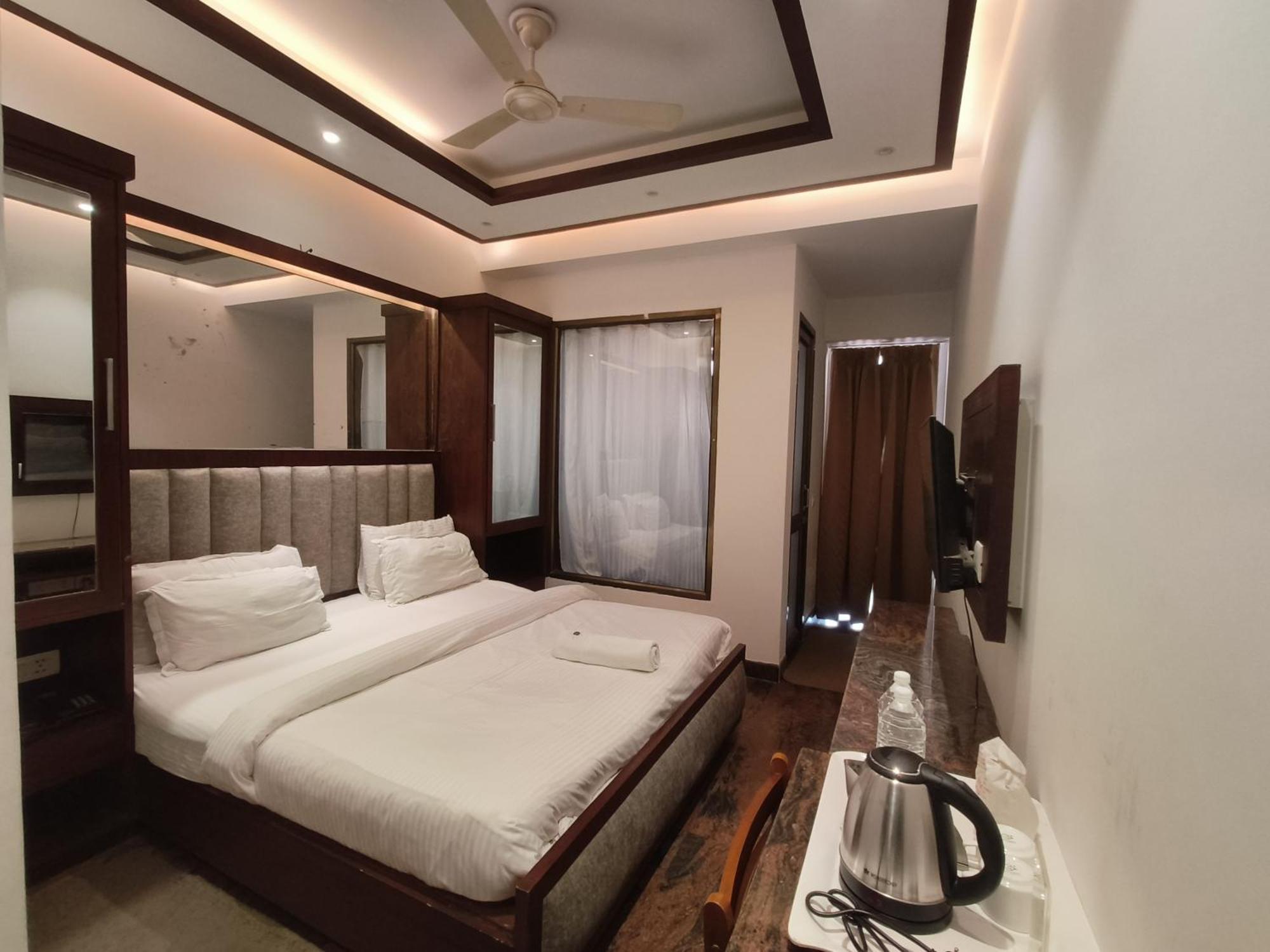 Jjk Rukmini Vilas Hotel & Banquet 무자파르푸르 외부 사진