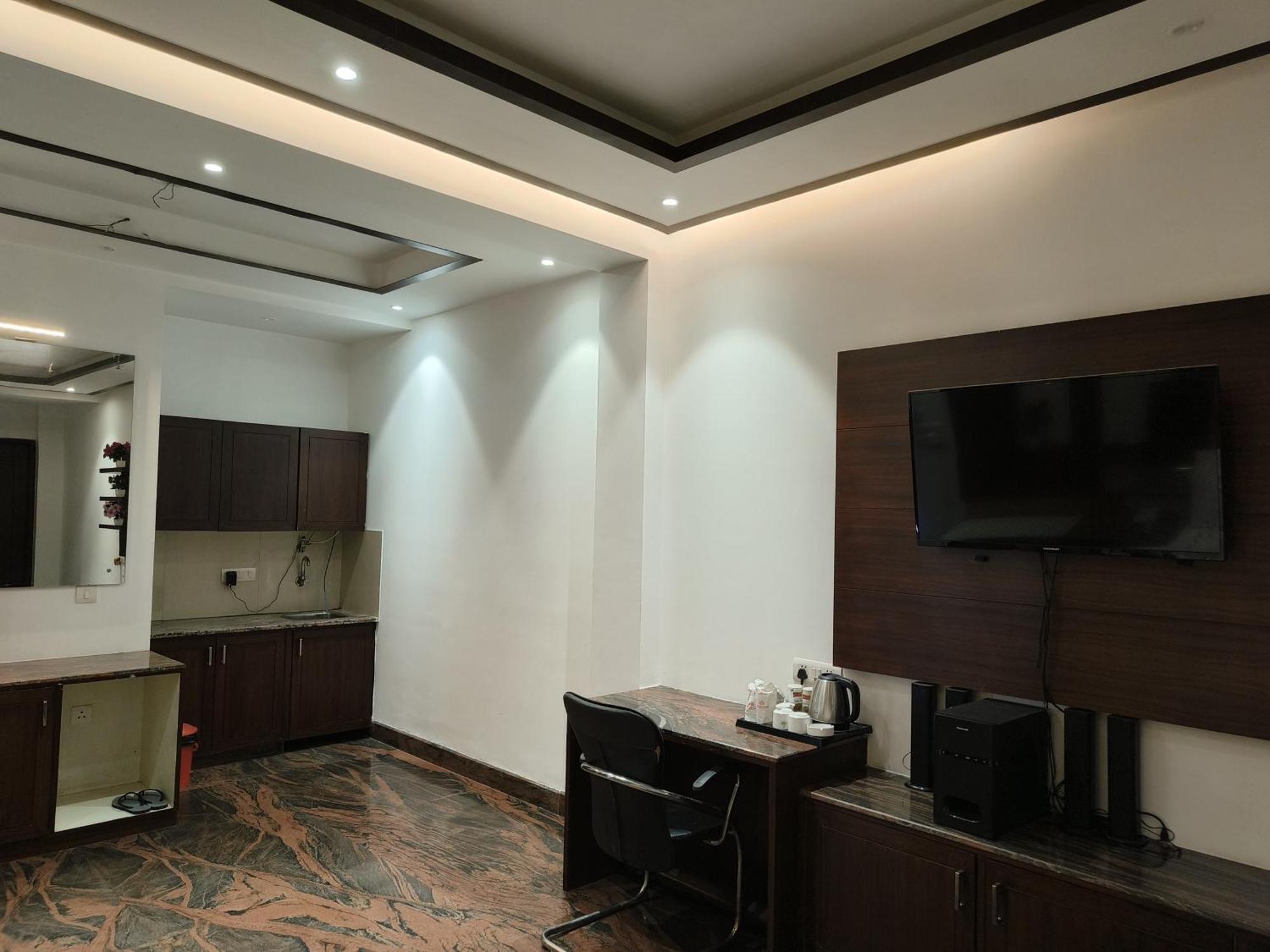 Jjk Rukmini Vilas Hotel & Banquet 무자파르푸르 외부 사진