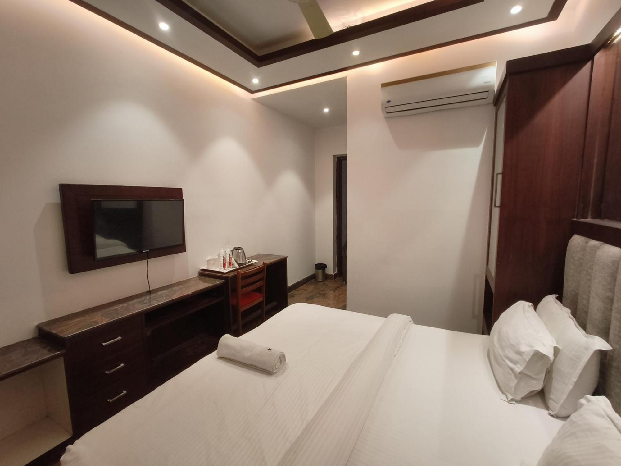 Jjk Rukmini Vilas Hotel & Banquet 무자파르푸르 외부 사진