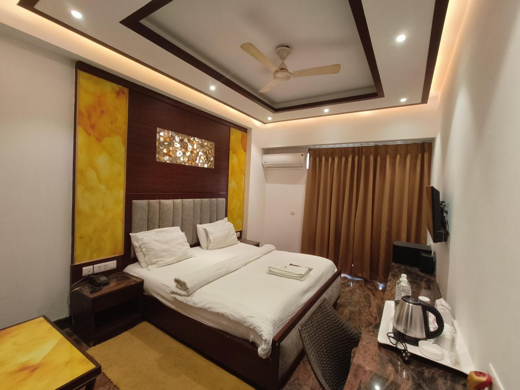 Jjk Rukmini Vilas Hotel & Banquet 무자파르푸르 외부 사진