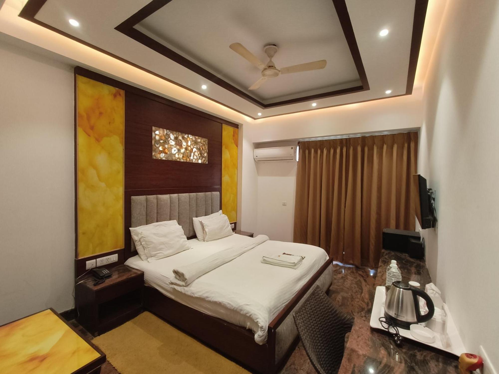 Jjk Rukmini Vilas Hotel & Banquet 무자파르푸르 외부 사진