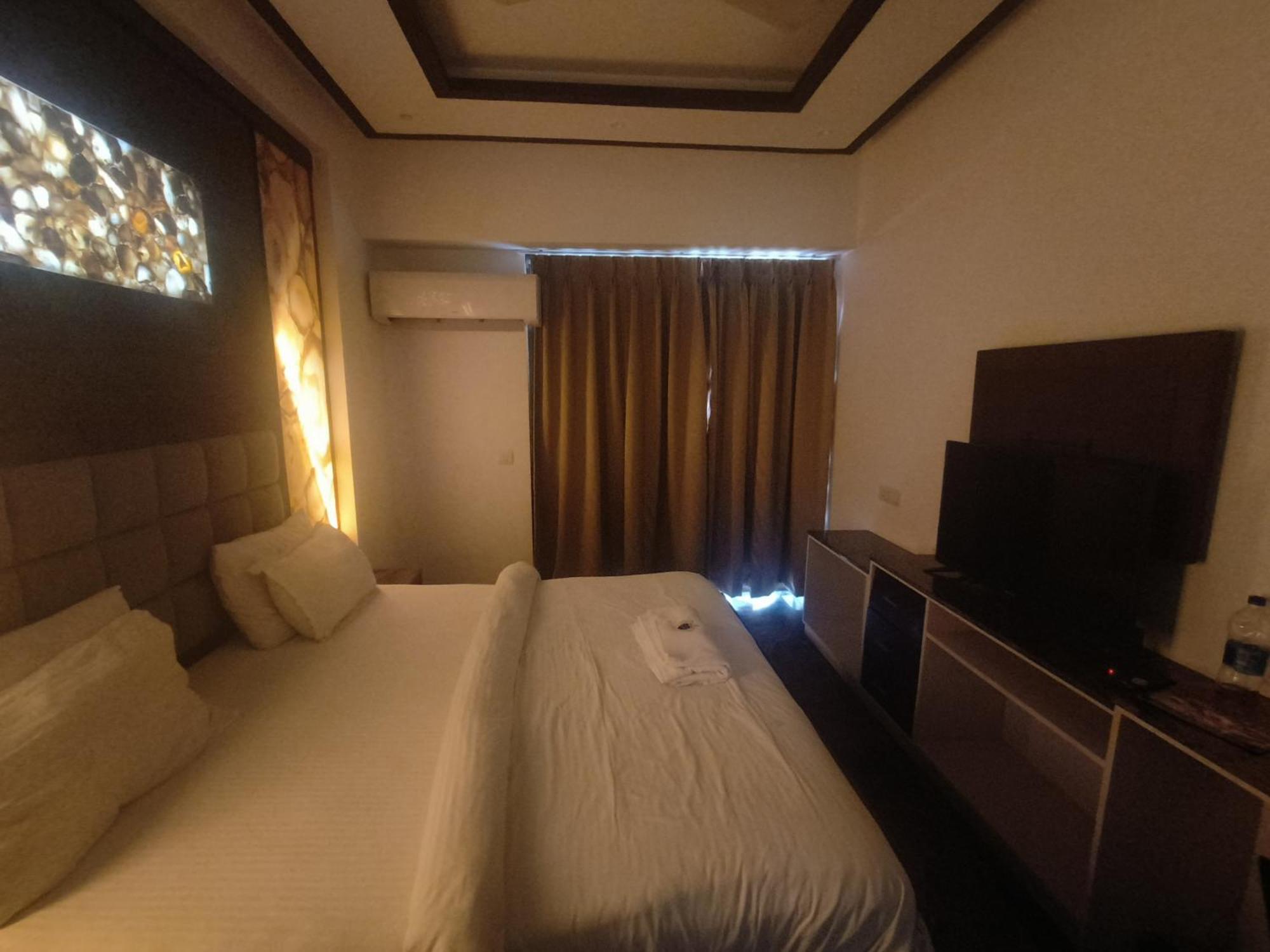 Jjk Rukmini Vilas Hotel & Banquet 무자파르푸르 외부 사진