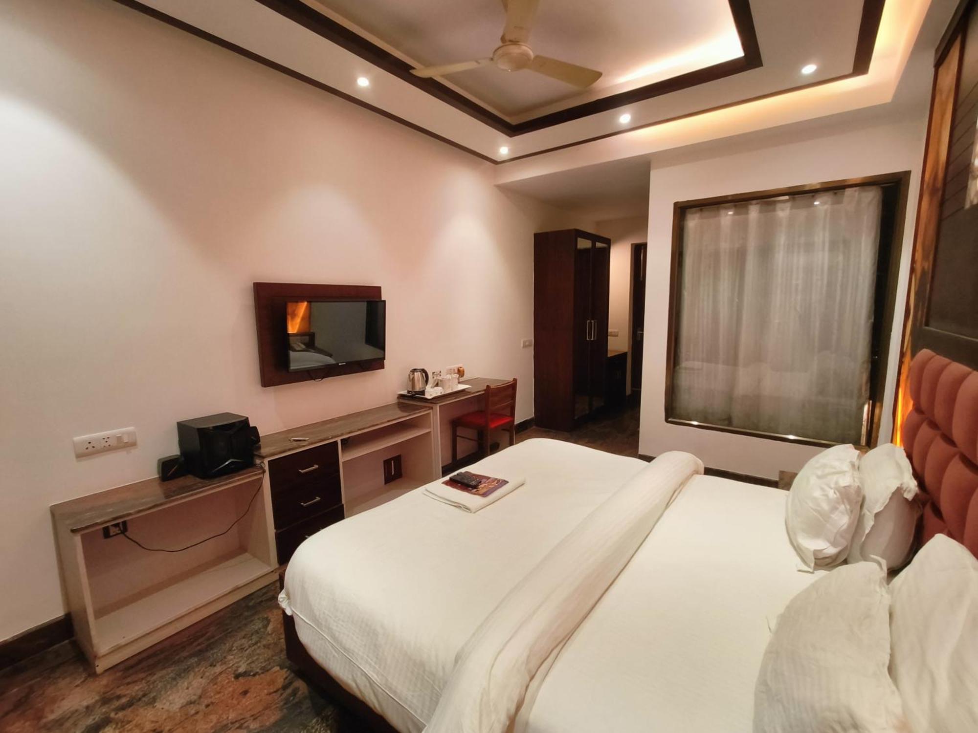 Jjk Rukmini Vilas Hotel & Banquet 무자파르푸르 외부 사진