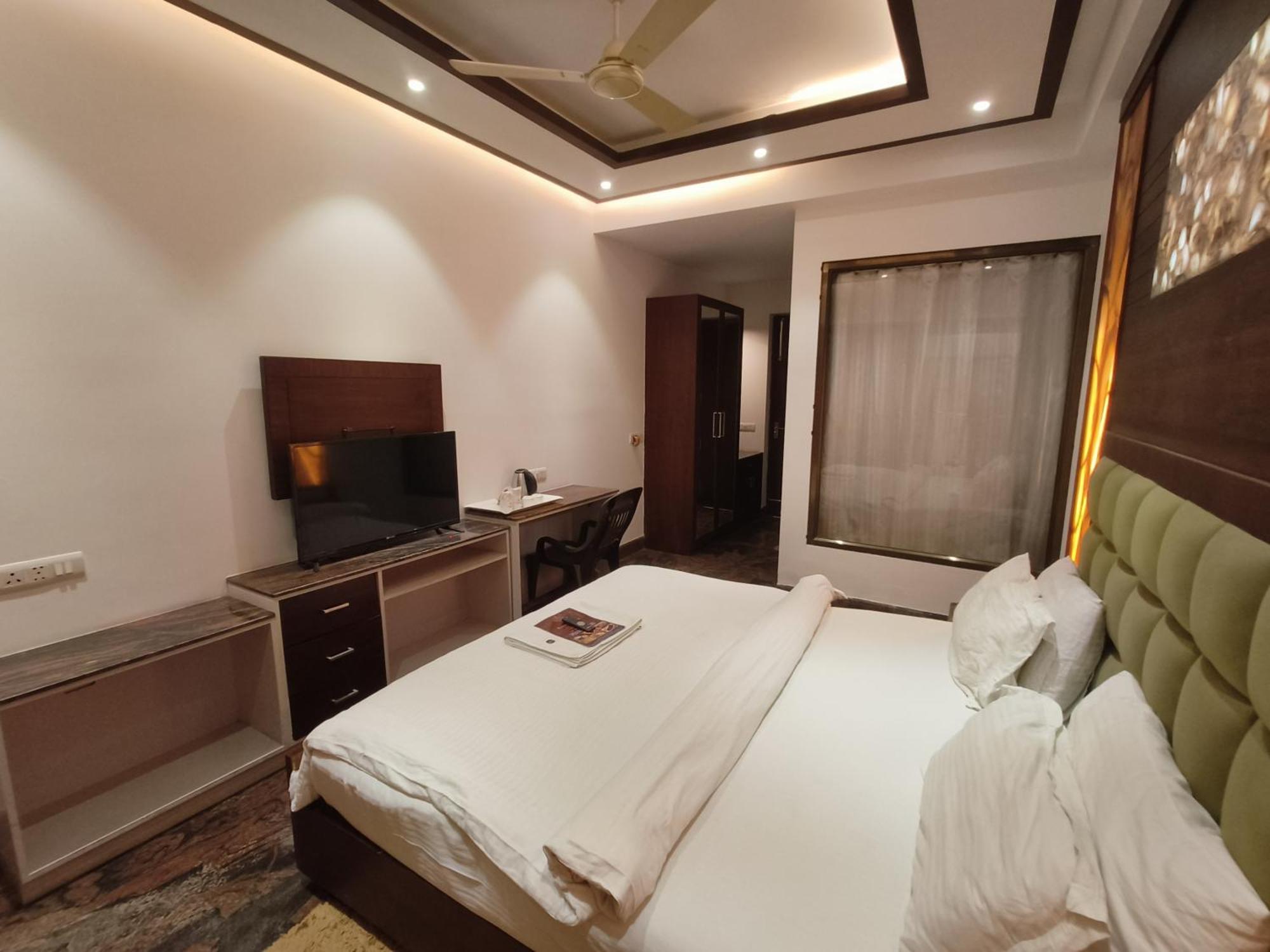 Jjk Rukmini Vilas Hotel & Banquet 무자파르푸르 외부 사진