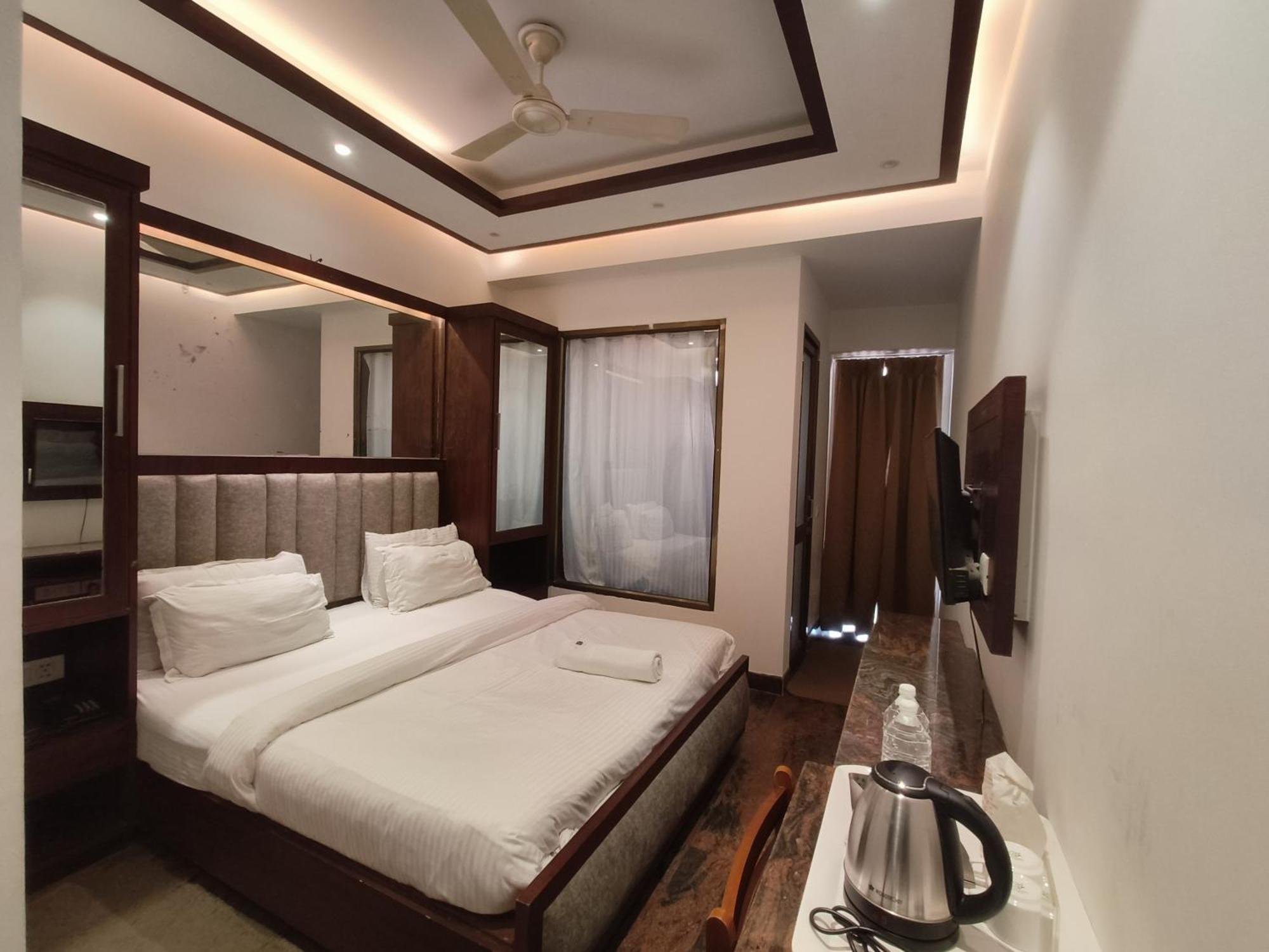 Jjk Rukmini Vilas Hotel & Banquet 무자파르푸르 외부 사진