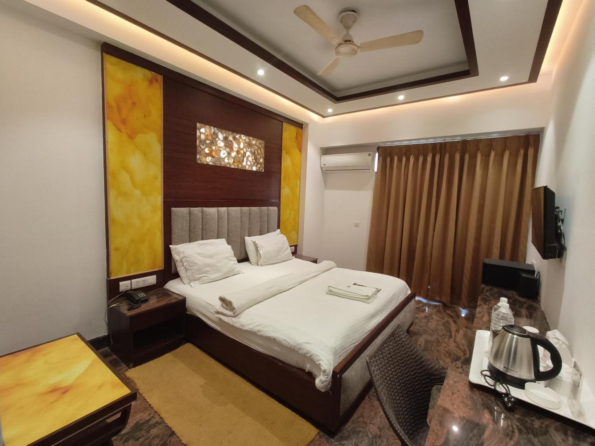 Jjk Rukmini Vilas Hotel & Banquet 무자파르푸르 외부 사진