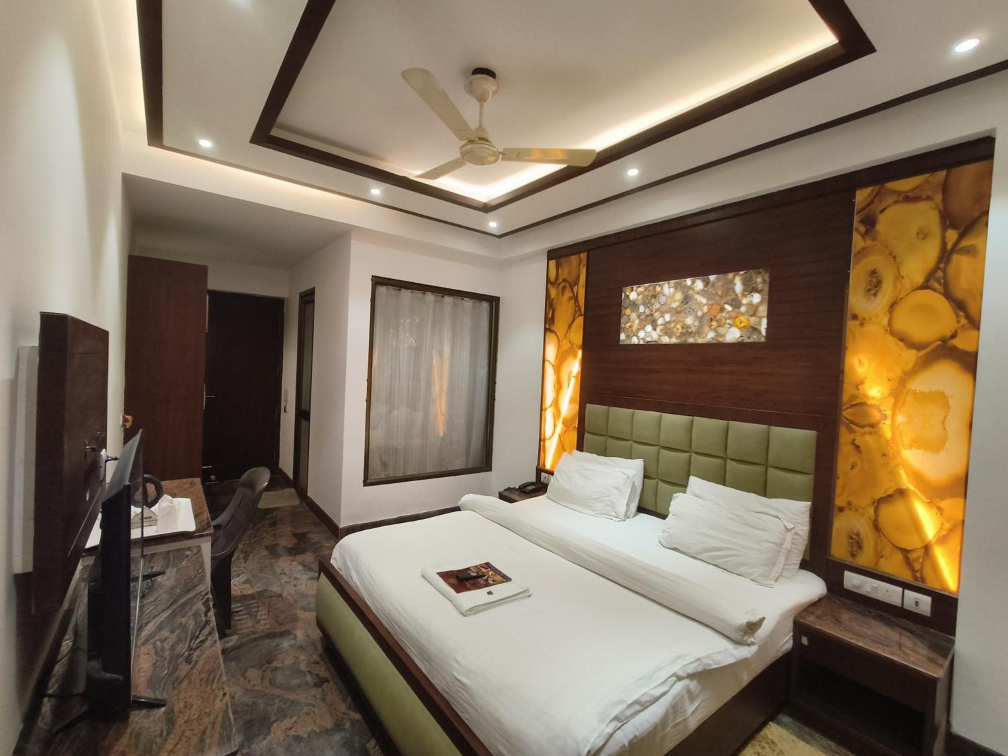 Jjk Rukmini Vilas Hotel & Banquet 무자파르푸르 외부 사진