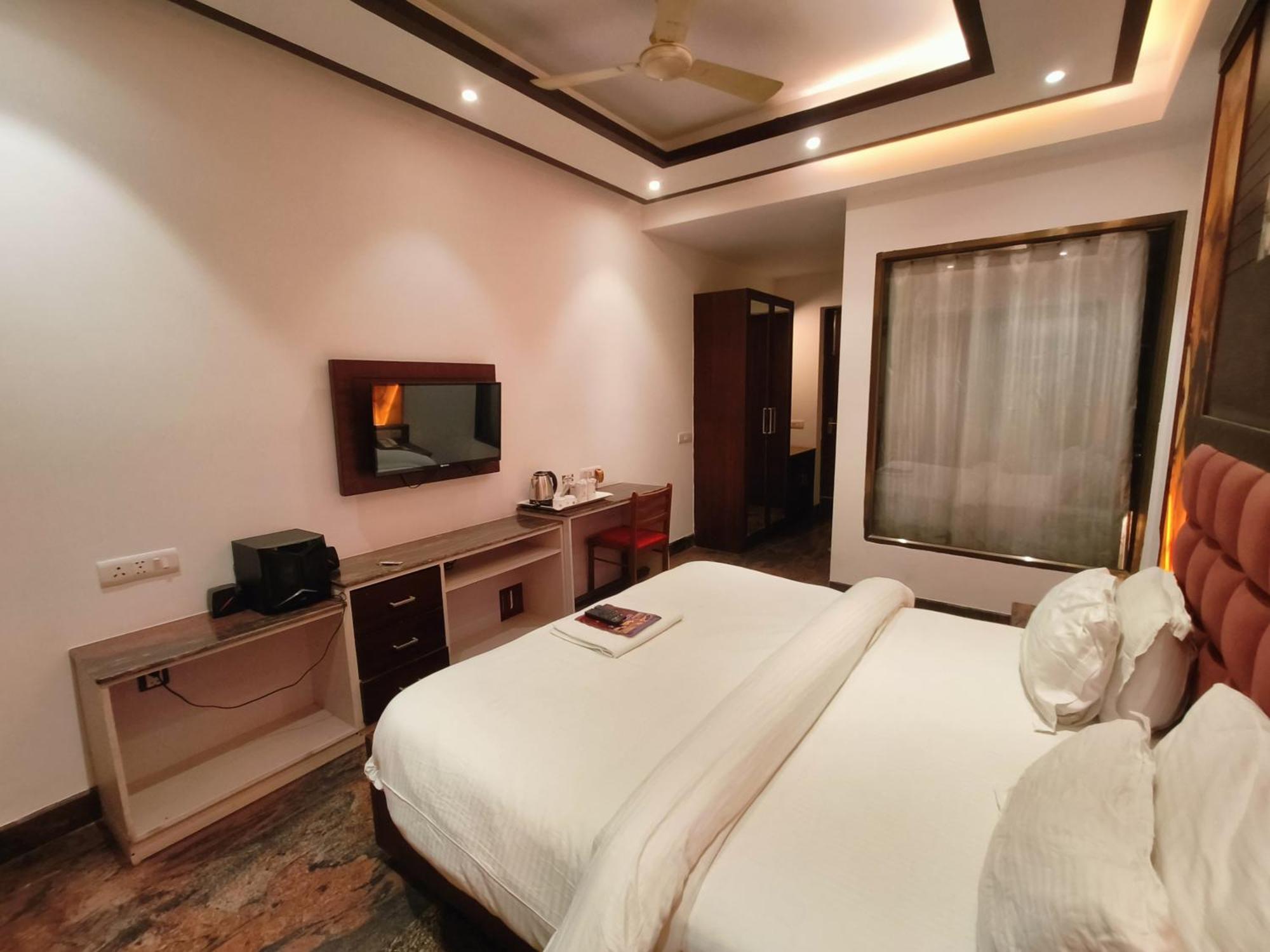 Jjk Rukmini Vilas Hotel & Banquet 무자파르푸르 외부 사진