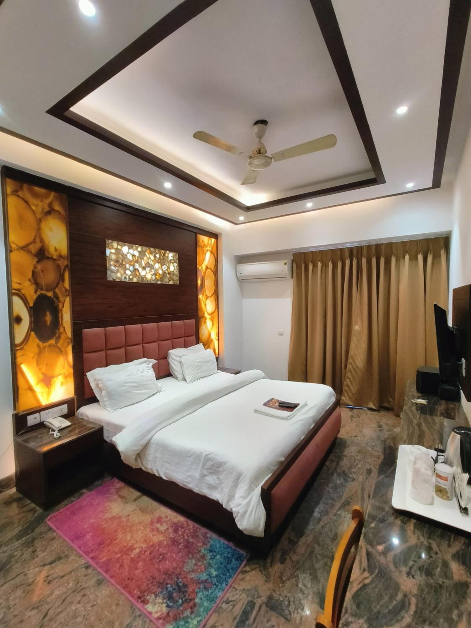 Jjk Rukmini Vilas Hotel & Banquet 무자파르푸르 외부 사진