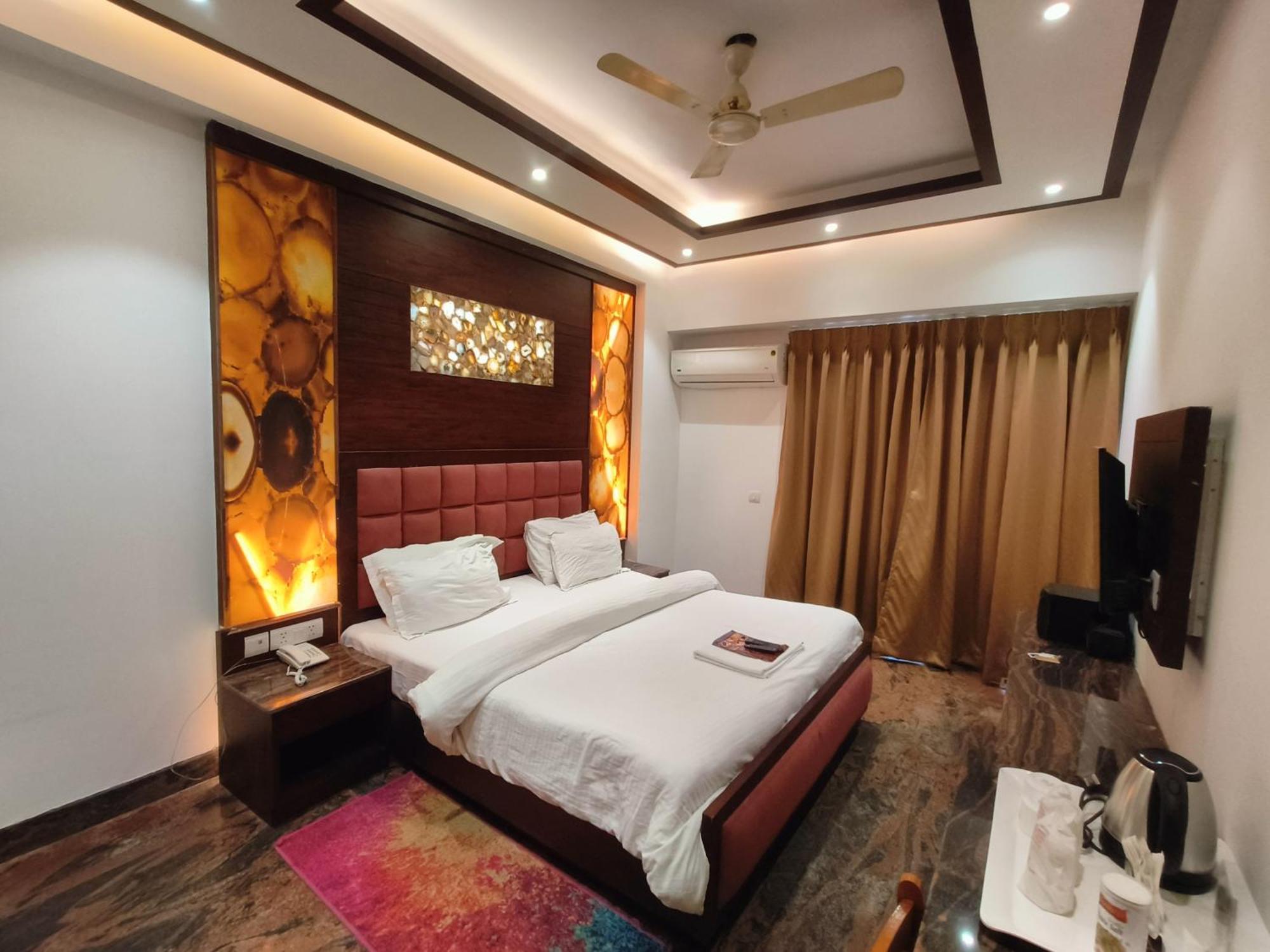 Jjk Rukmini Vilas Hotel & Banquet 무자파르푸르 외부 사진