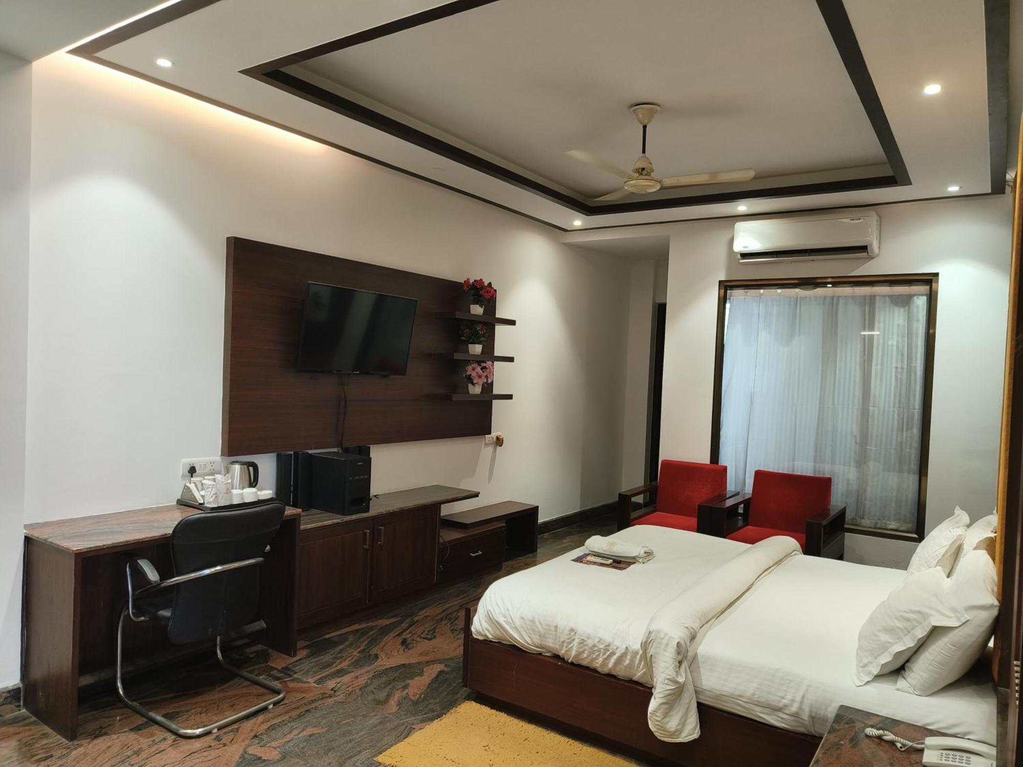 Jjk Rukmini Vilas Hotel & Banquet 무자파르푸르 외부 사진