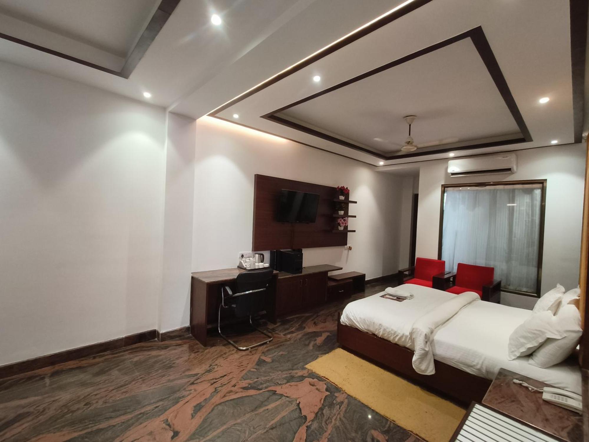 Jjk Rukmini Vilas Hotel & Banquet 무자파르푸르 외부 사진